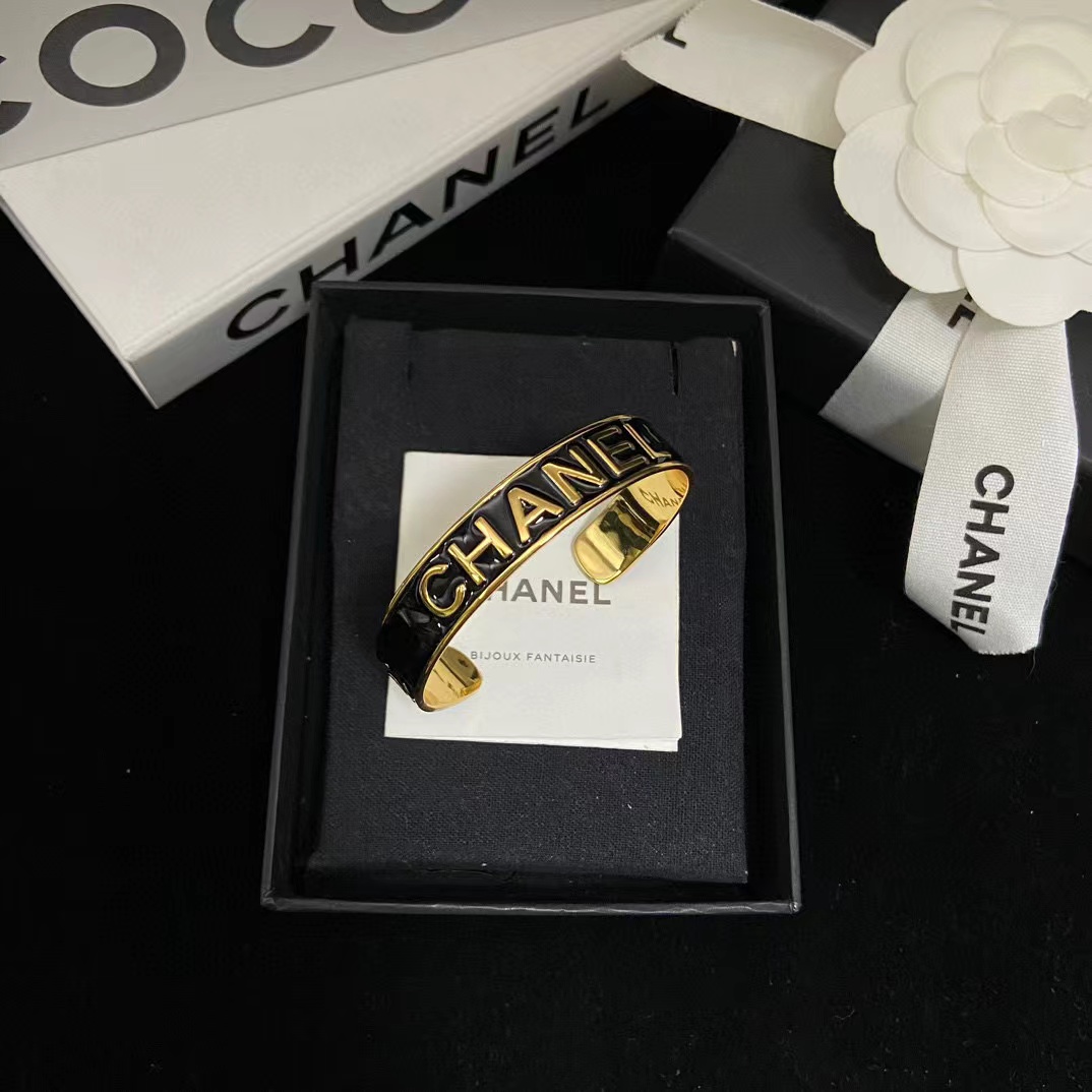 CHANE1 ダブル C ブラック エナメル ブレスレット【50％割引+送料無料】