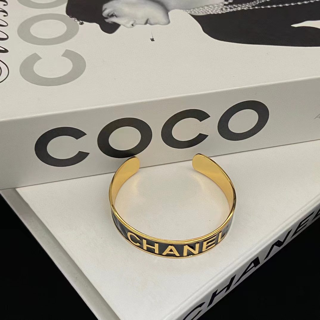 CHANE1 ダブル C ブラック エナメル ブレスレット【50％割引+送料無料】