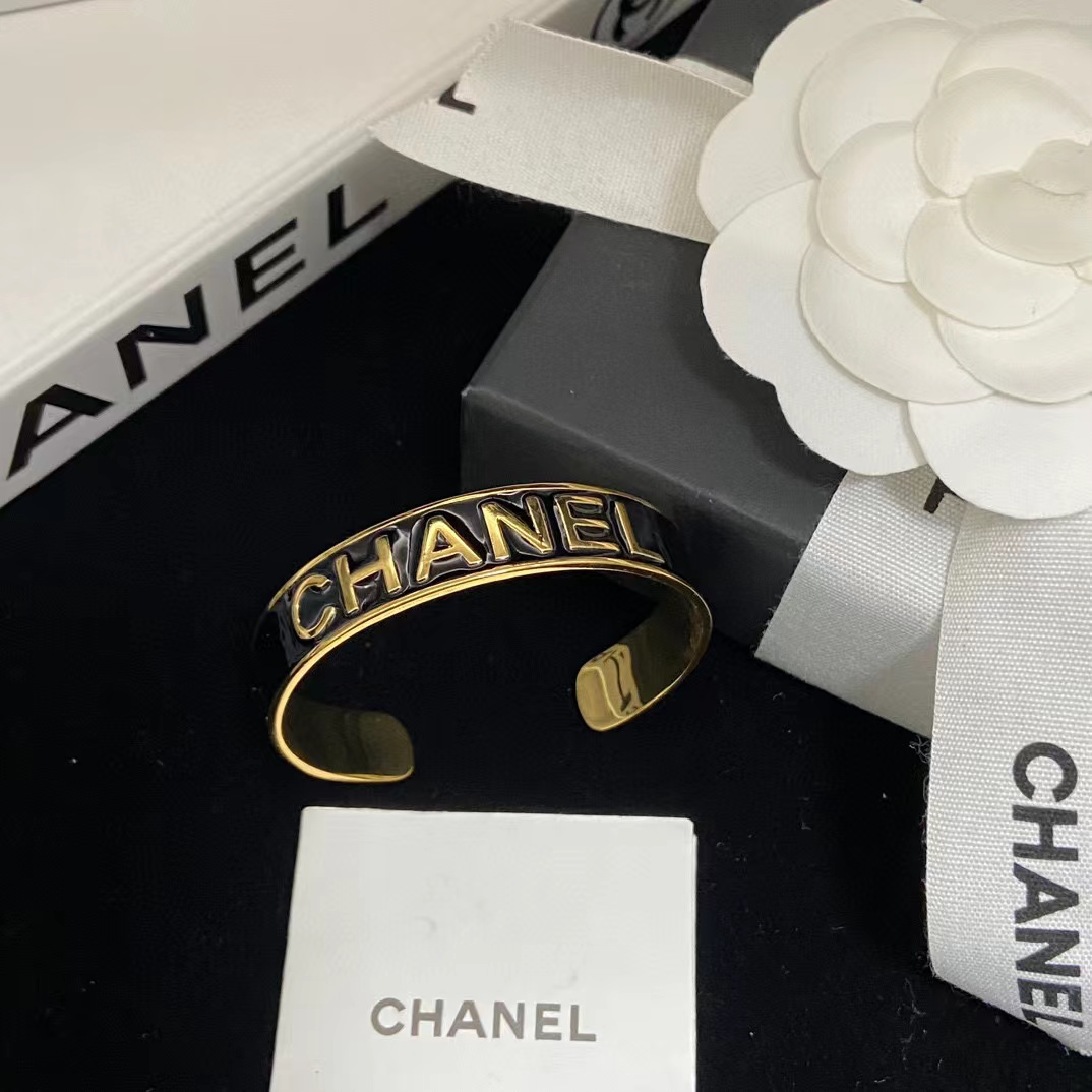 CHANE1 ダブル C ブラック エナメル ブレスレット【50％割引+送料無料】