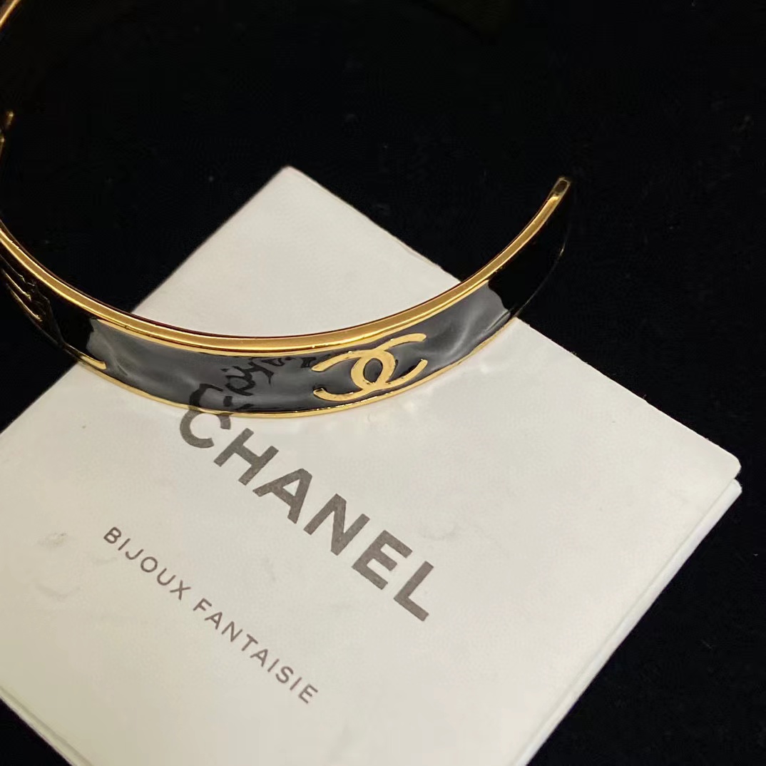 CHANE1 ダブル C ブラック エナメル ブレスレット【50％割引+送料無料】