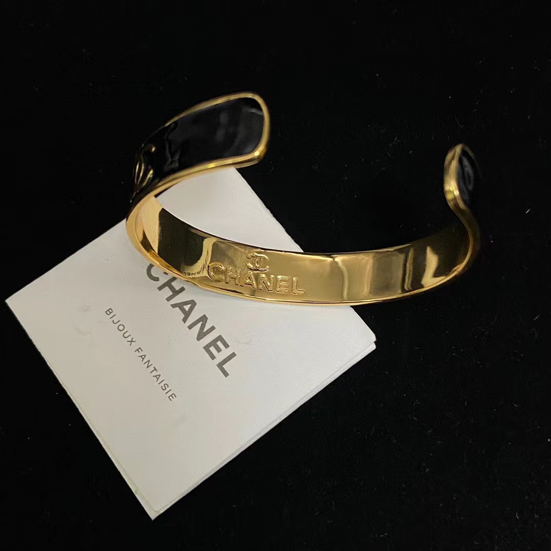 CHANE1 ダブル C ブラック エナメル ブレスレット【50％割引+送料無料】
