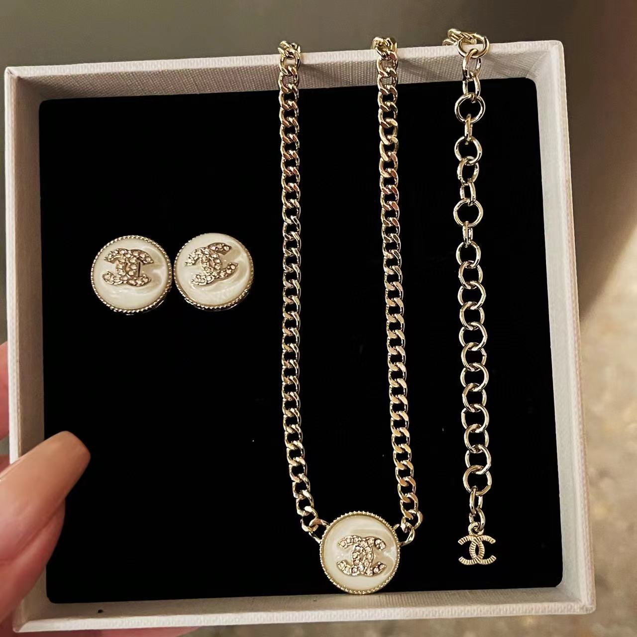 CHANE1 ラウンドピアス+ネックレス 2点セット【50％割引+送料無料】