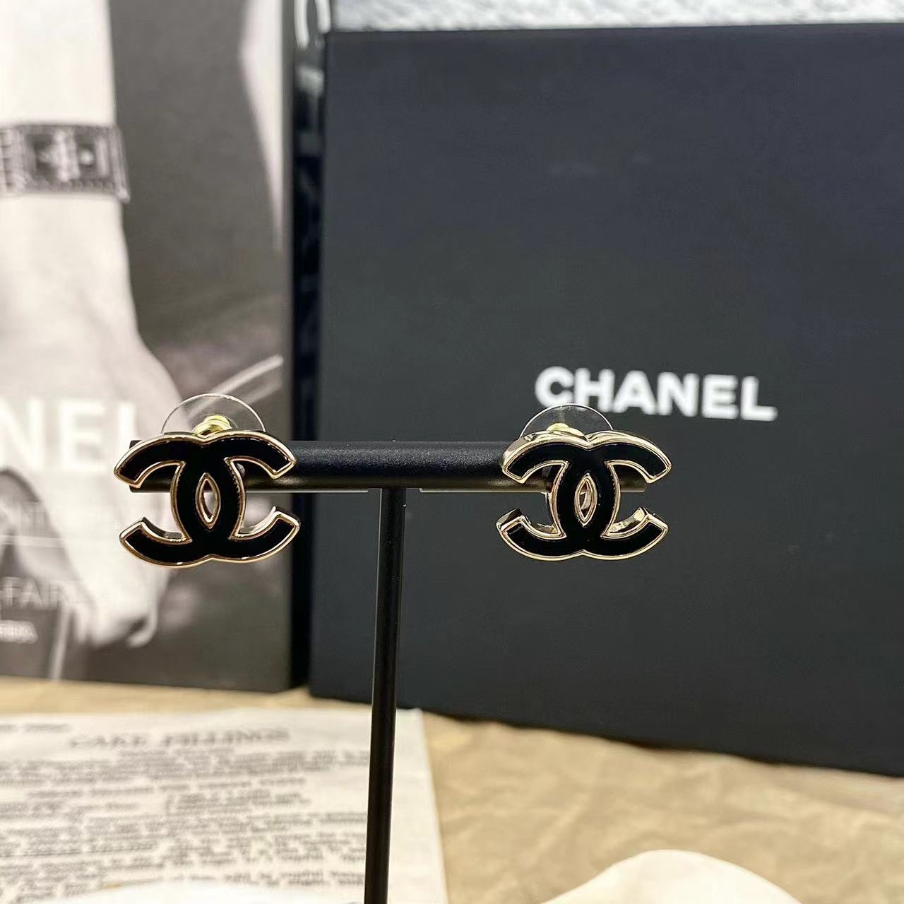 CHANE1 ブラック ダブル C スタッド ピアス【50％割引+送料無料】