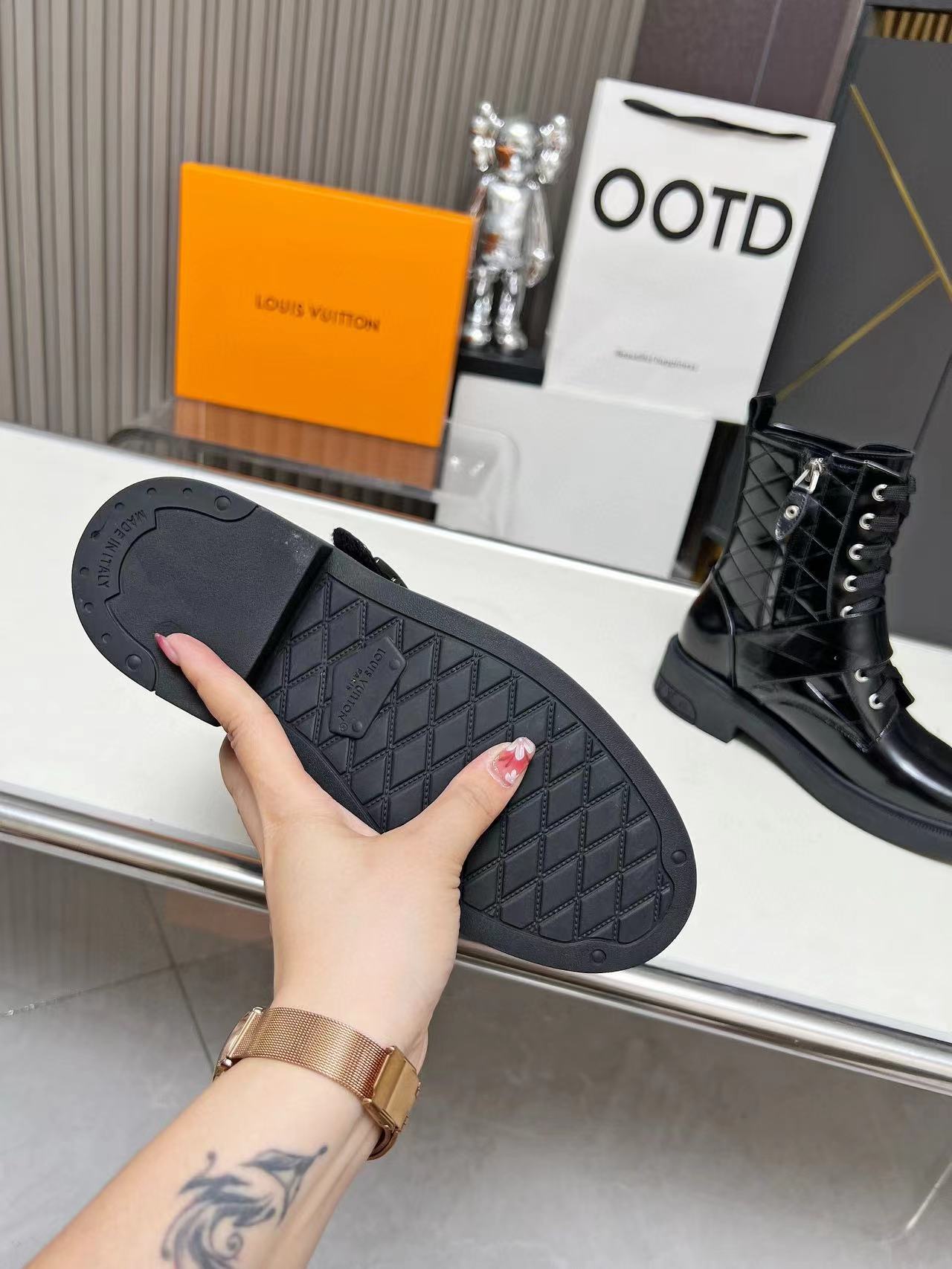 LV 高品质レースアップブーツ【50％割引+送料無料】