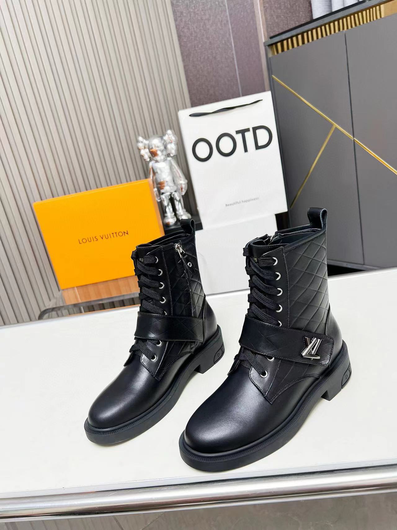 LV 高品质レースアップブーツ【50％割引+送料無料】