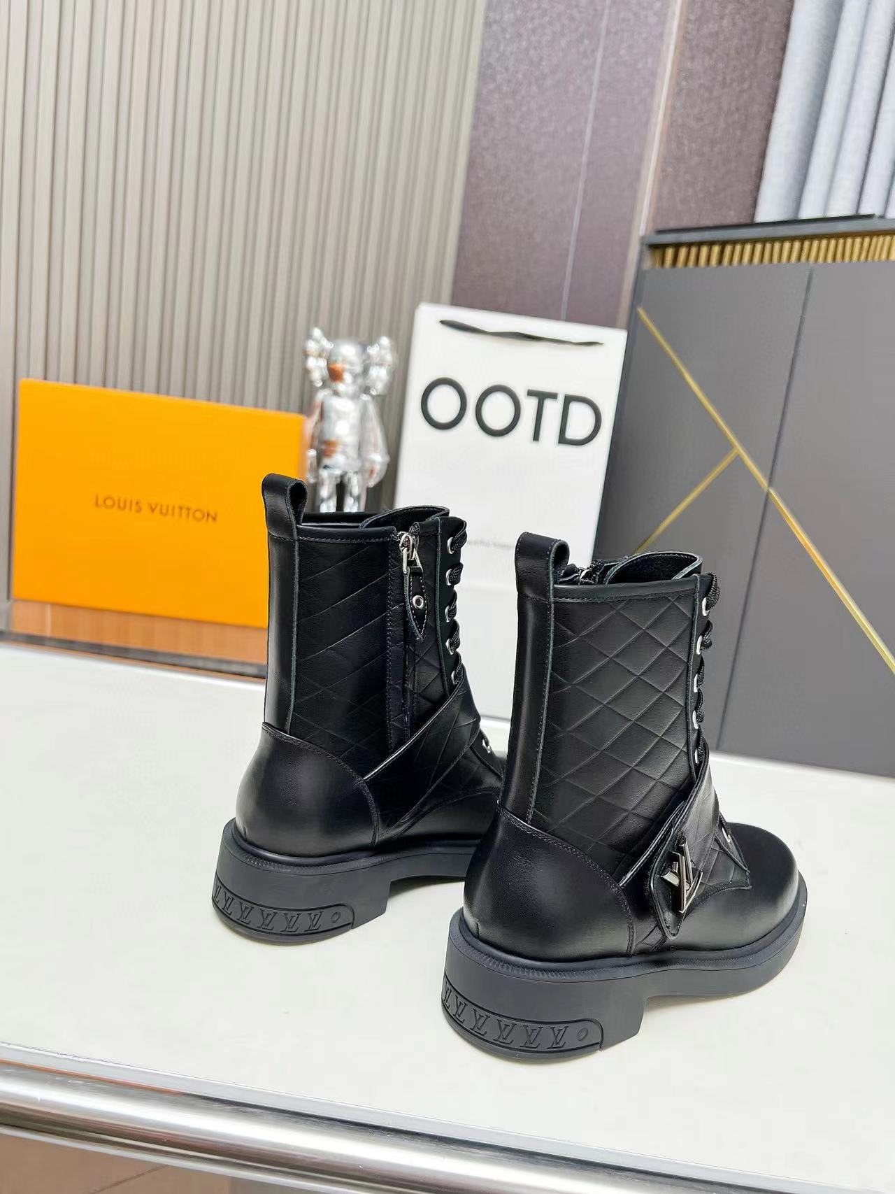 LV 高品质レースアップブーツ【50％割引+送料無料】