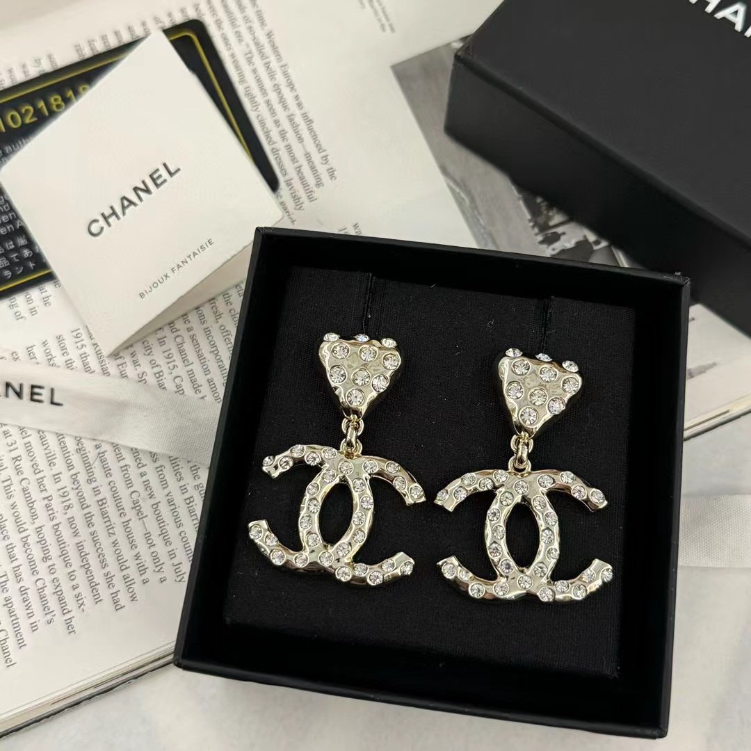 CHANE1 24p ライトゴールド ロゴ ダイヤモンド イヤリング【50％割引+送料無料】