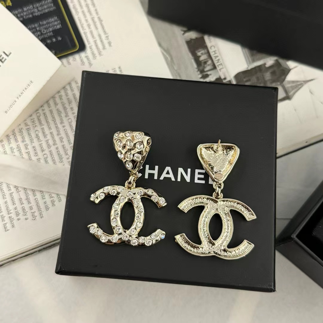 CHANE1 24p ライトゴールド ロゴ ダイヤモンド イヤリング【50％割引+送料無料】