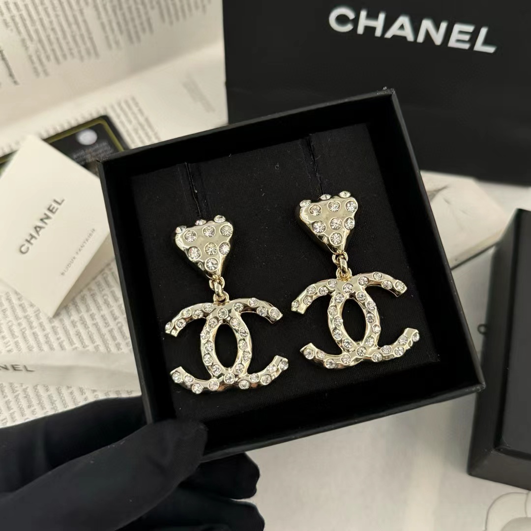 CHANE1 24p ライトゴールド ロゴ ダイヤモンド イヤリング【50％割引+送料無料】
