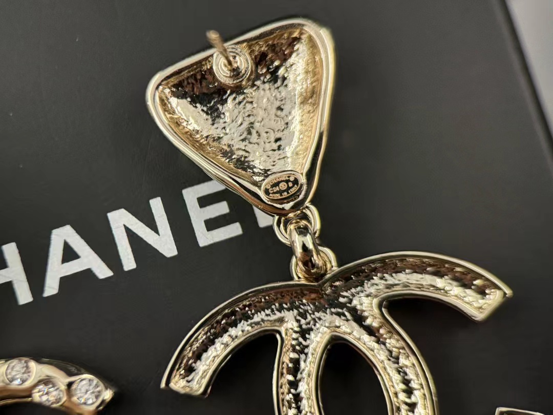 CHANE1 24p ライトゴールド ロゴ ダイヤモンド イヤリング【50％割引+送料無料】