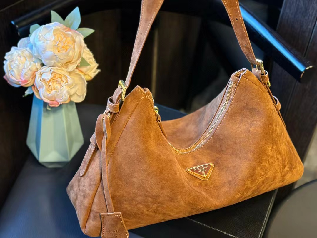 PR4DA 鹿革脇下バッグ【50％割引+送料無料】