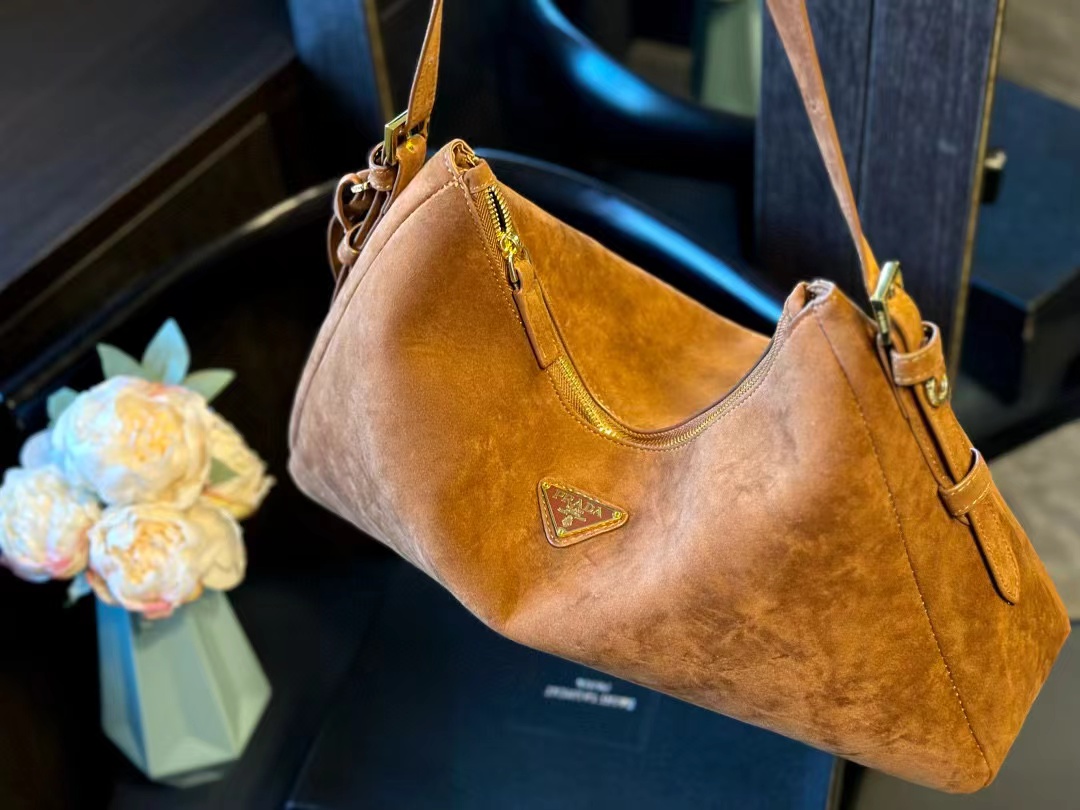 PR4DA 鹿革脇下バッグ【50％割引+送料無料】