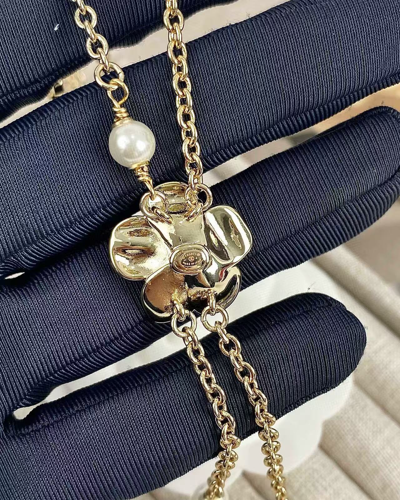 CHANE1 カメリアメタルリーフタッセルネックレス【50％割引+送料無料】