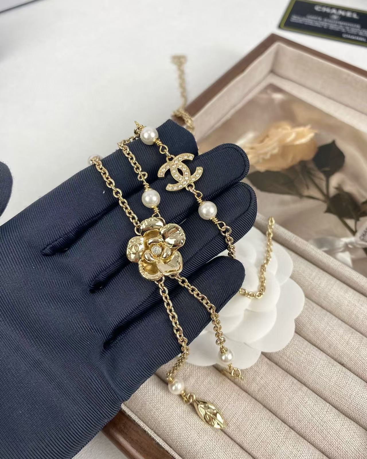 CHANE1 カメリアメタルリーフタッセルネックレス【50％割引+送料無料】