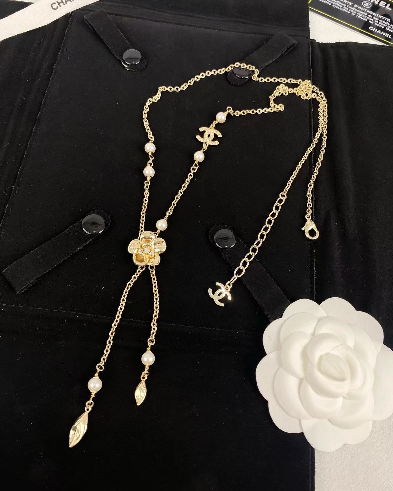 CHANE1 カメリアメタルリーフタッセルネックレス【50％割引+送料無料】