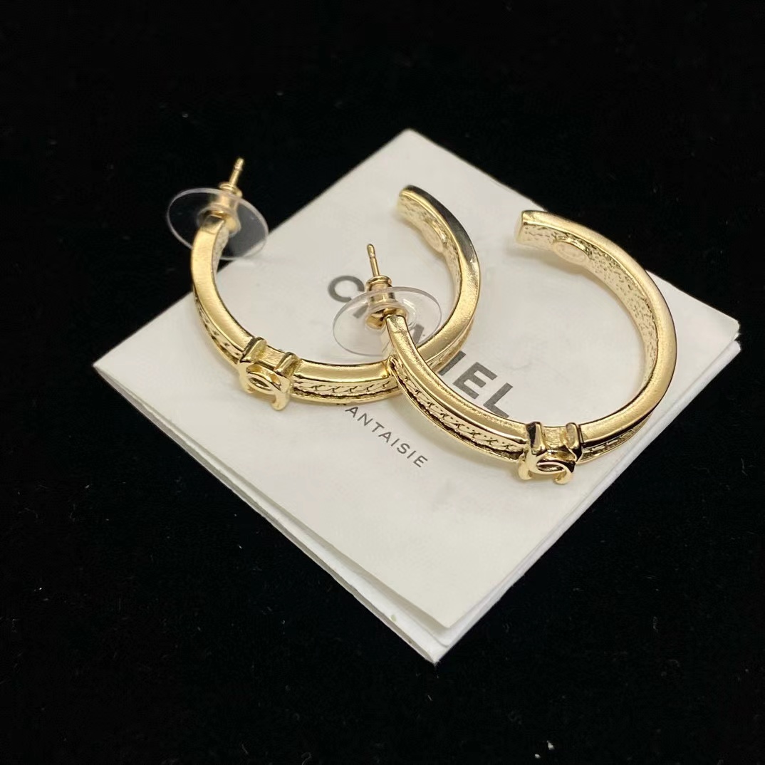 CHANE1 ダブルC ハーフサークル イヤリング【50％割引+送料無料】