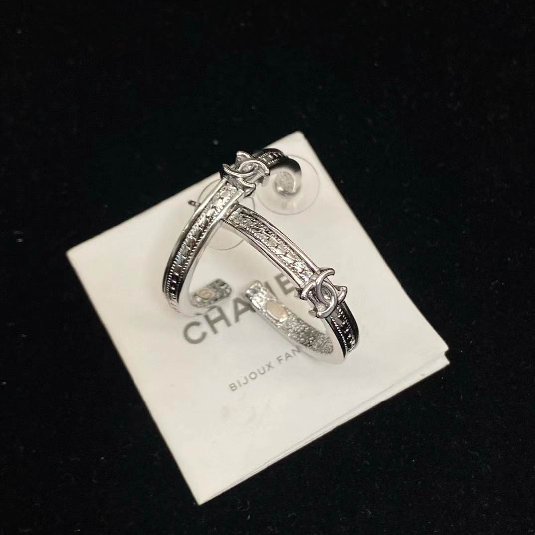 CHANE1 ダブルC ハーフサークル イヤリング【50％割引+送料無料】