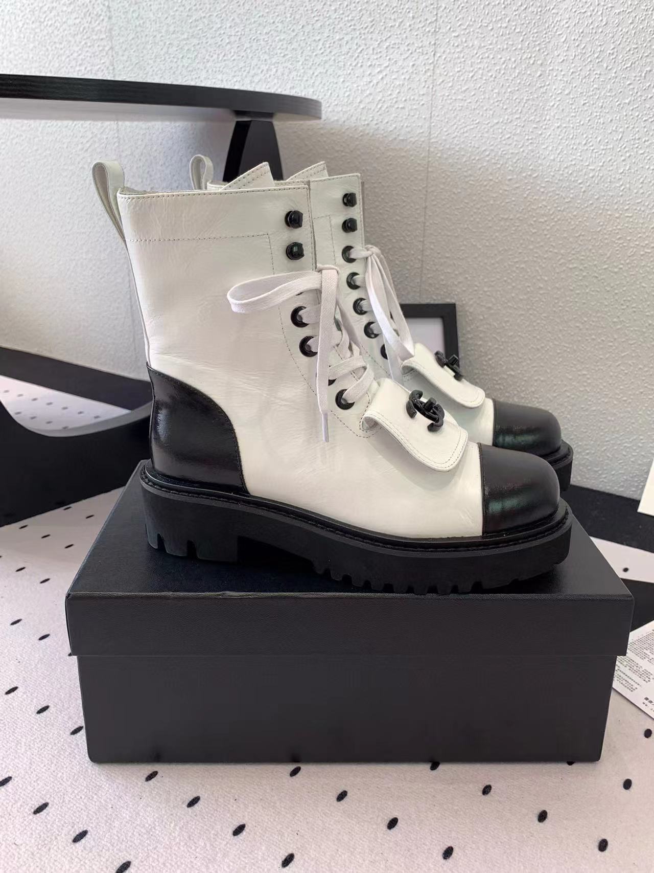 CHANE1 高品質レースアップマーティンブーツ【50％割引+送料無料】