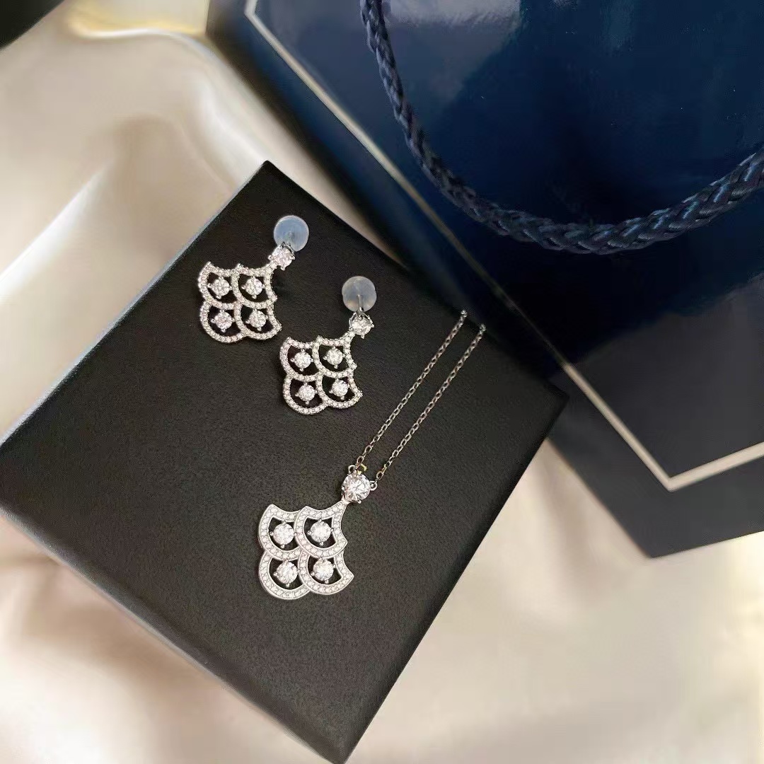 GRAFF ダイヤモンドファン ピアス+ネックレス 2点セット【 50％割引+送料無料】