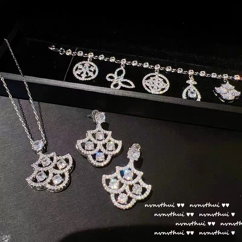 GRAFF ダイヤモンドファン ピアス+ネックレス 2点セット【 50％割引+送料無料】