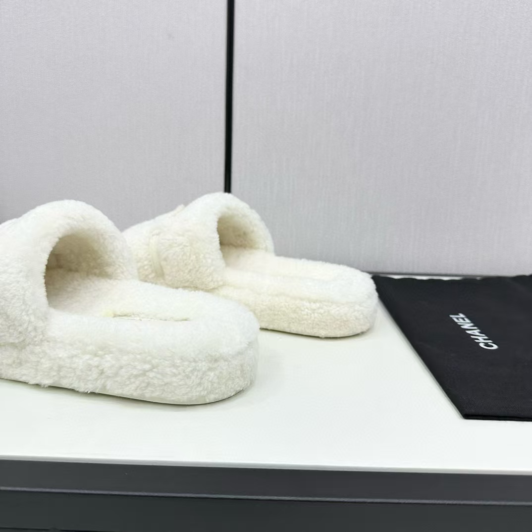 CHANE1 高品質 ダブル C ラージ ロゴ ラムウール スリッパ【50％割引+送料無料】