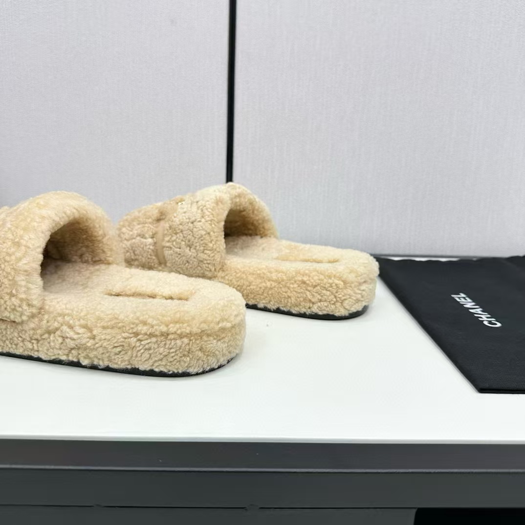 CHANE1 高品質 ダブル C ラージ ロゴ ラムウール スリッパ【50％割引+送料無料】
