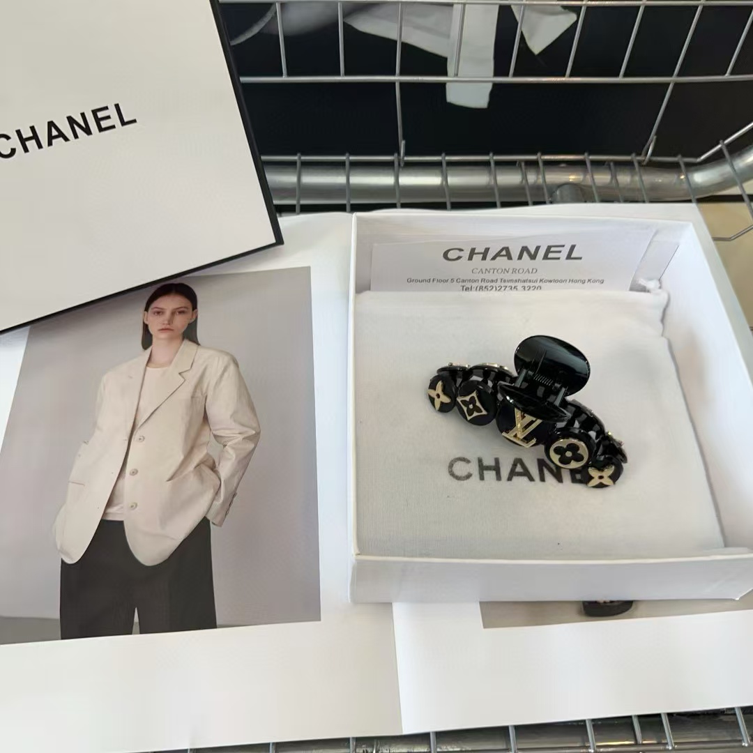 LV 四つ葉のクローバー ヘアピン【 50％割引+送料無料】