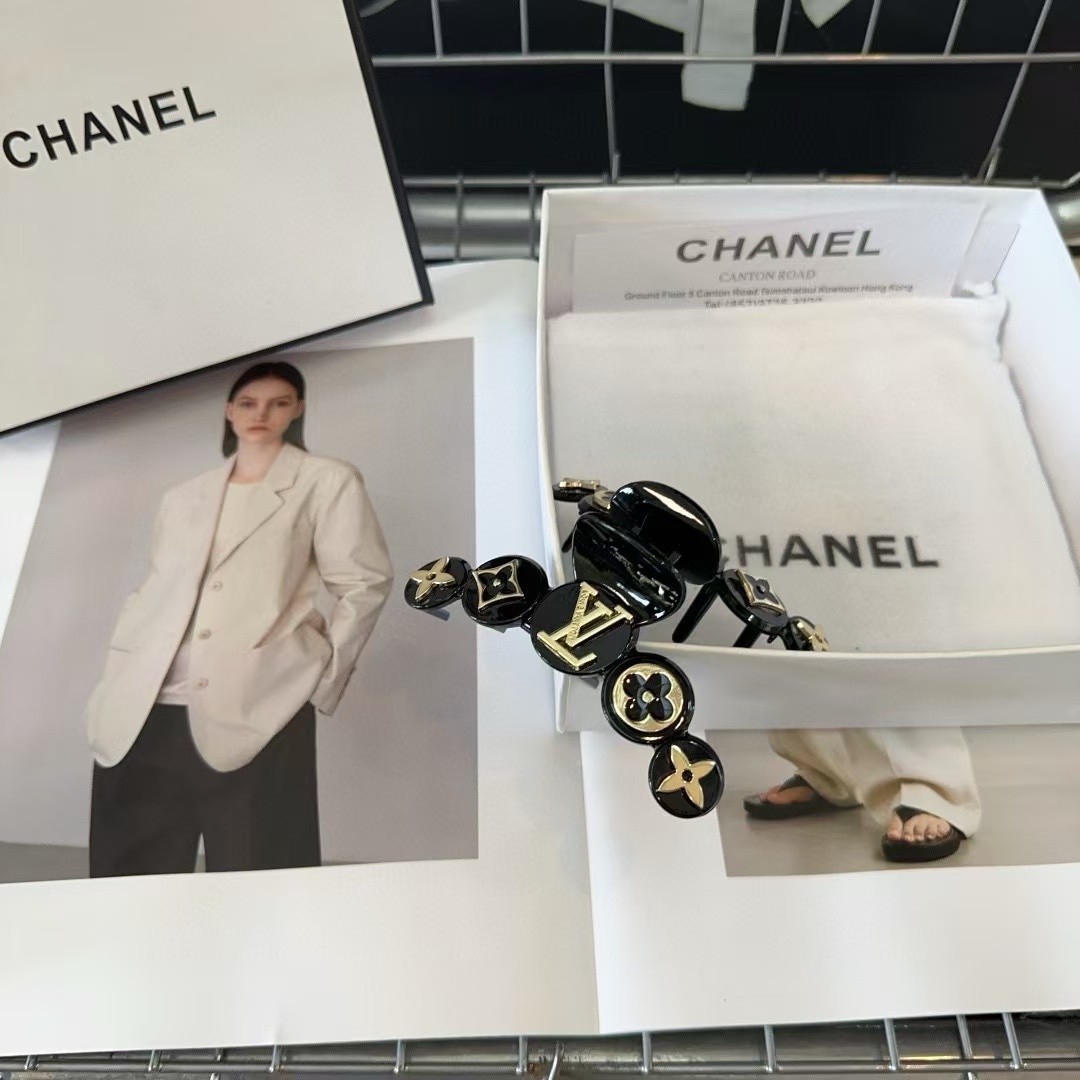 LV 四つ葉のクローバー ヘアピン【 50％割引+送料無料】