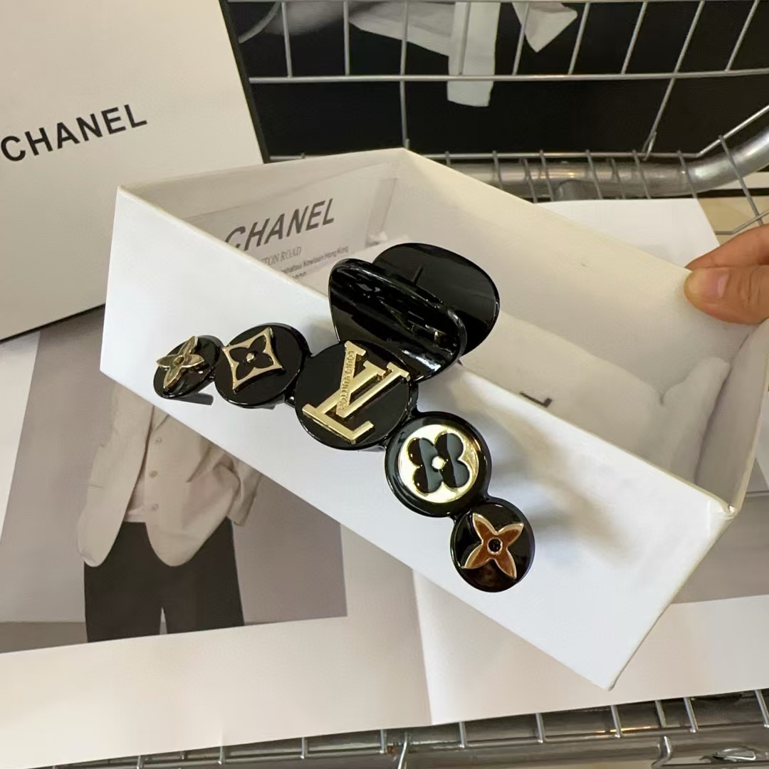 LV 四つ葉のクローバー ヘアピン【 50％割引+送料無料】