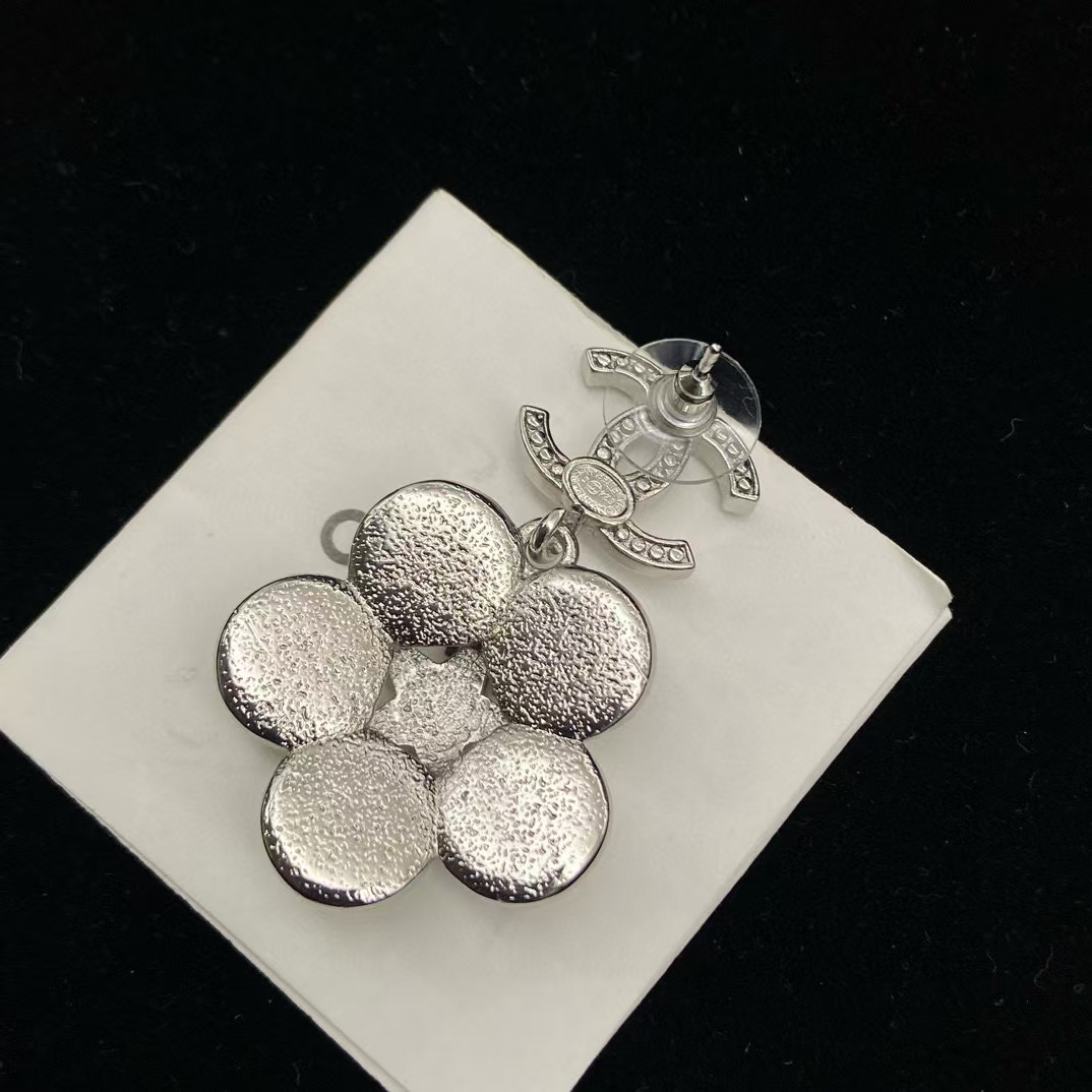 CHANE1 ファイブフラワー ダブルC スタッドピアス【50％割引+送料無料】