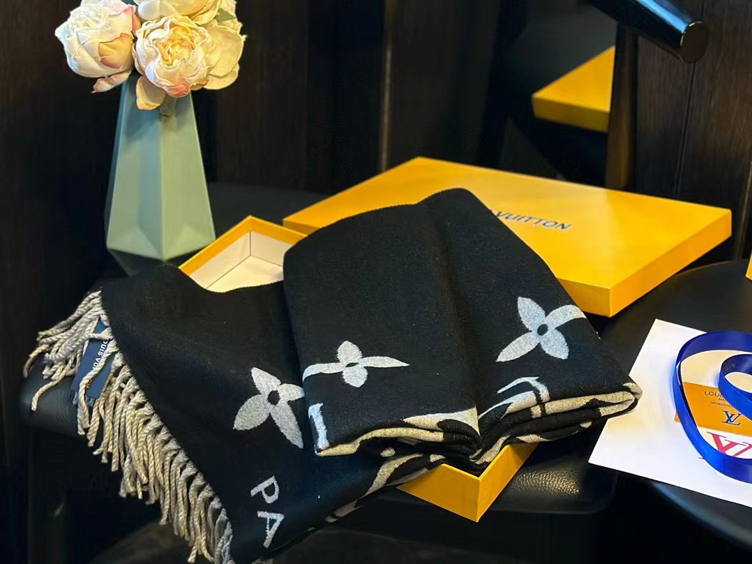 LV 四つ葉のクローバー タッセル カシミヤスカーフ【50％割引+送料無料】