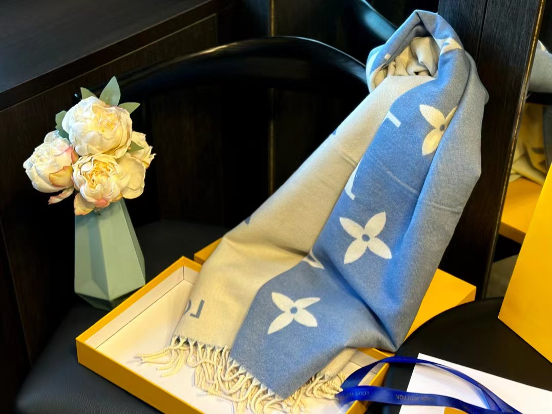 LV 四つ葉のクローバー タッセル カシミヤスカーフ【50％割引+送料無料】