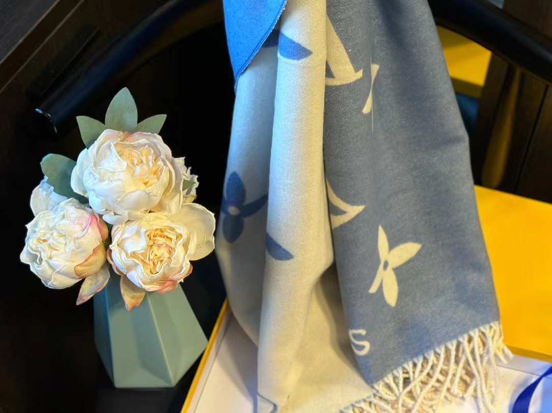 LV 四つ葉のクローバー タッセル カシミヤスカーフ【50％割引+送料無料】