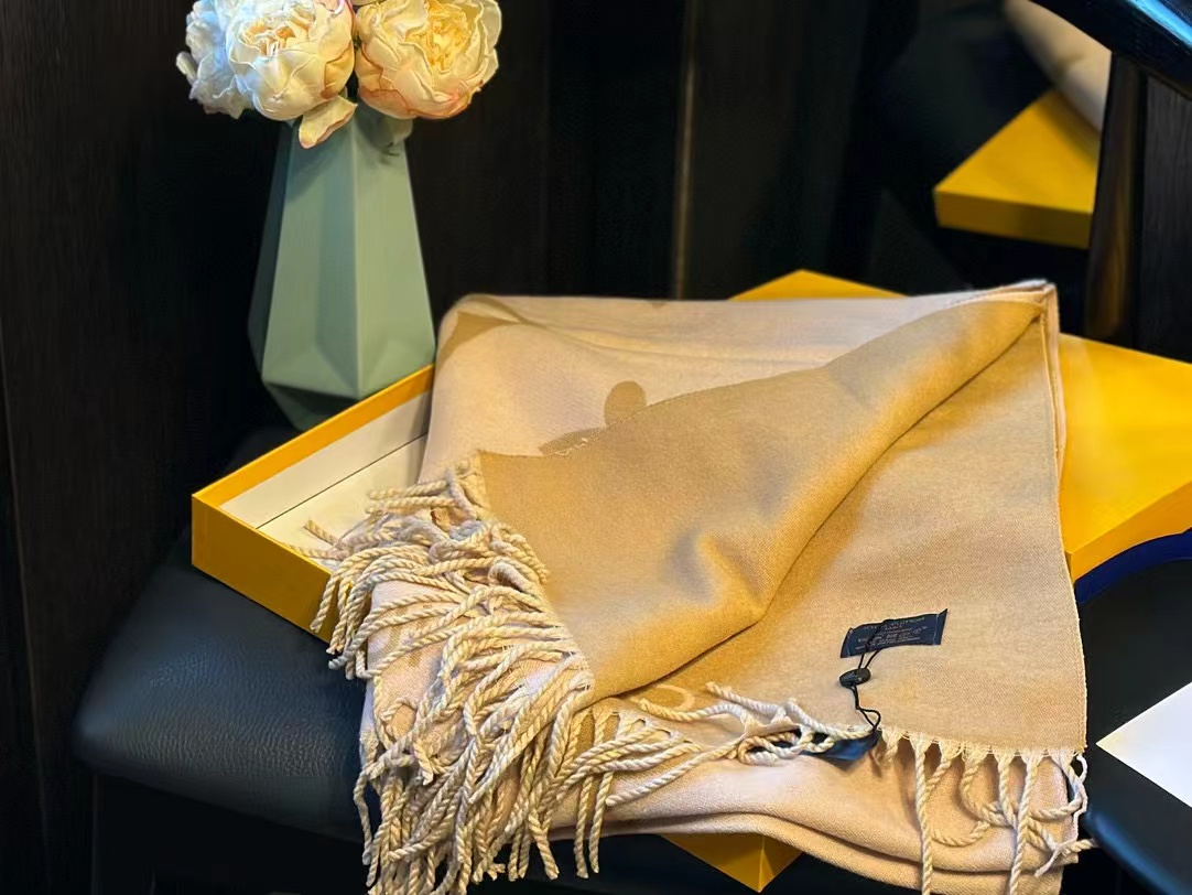 LV四つ葉のクローバーカシミヤフリンジスカーフC【50％割引+送料無料】