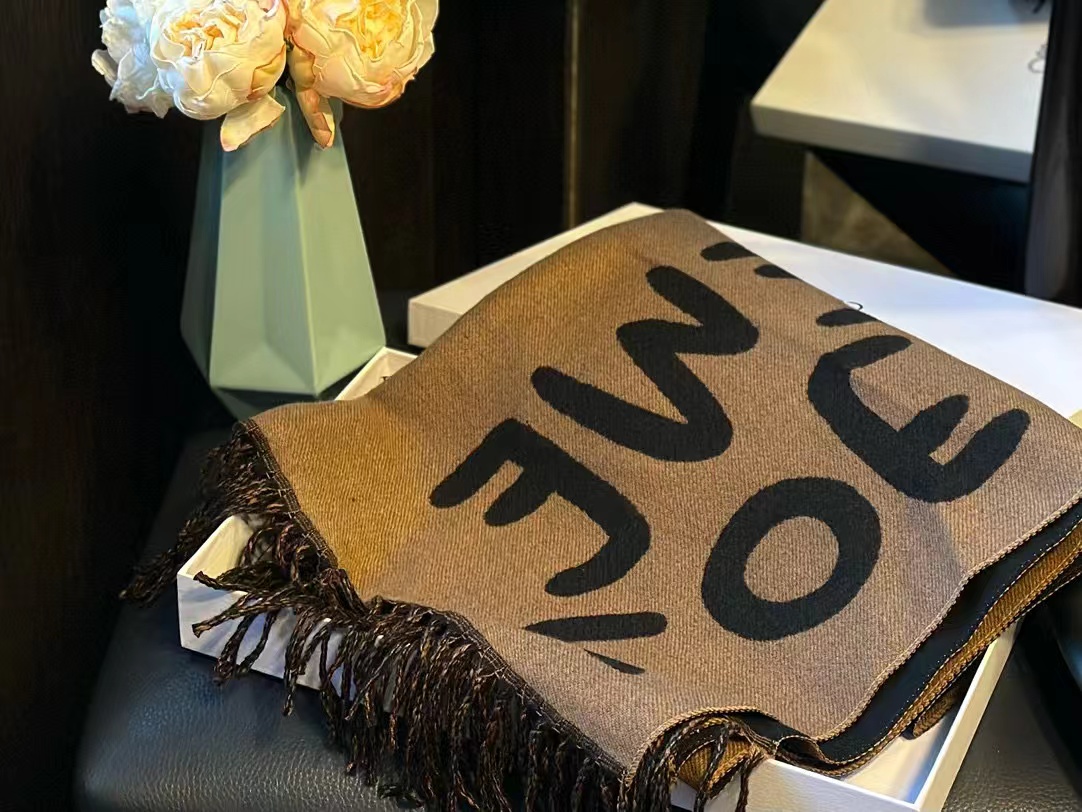 L0WEW フリンジ付きカシミヤスカーフ【50％割引+送料無料】