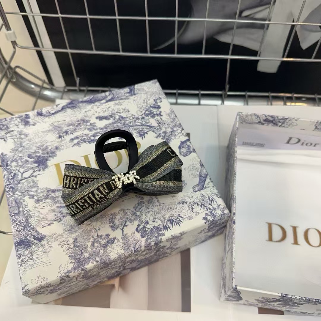 DI0R 老眼レターヘアクリップ【50％割引+送料無料】