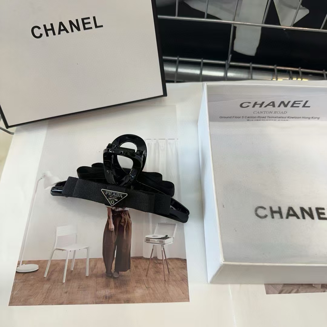 PR4DA トライアングルロゴ ヘアクリップ【50％割引+送料無料】