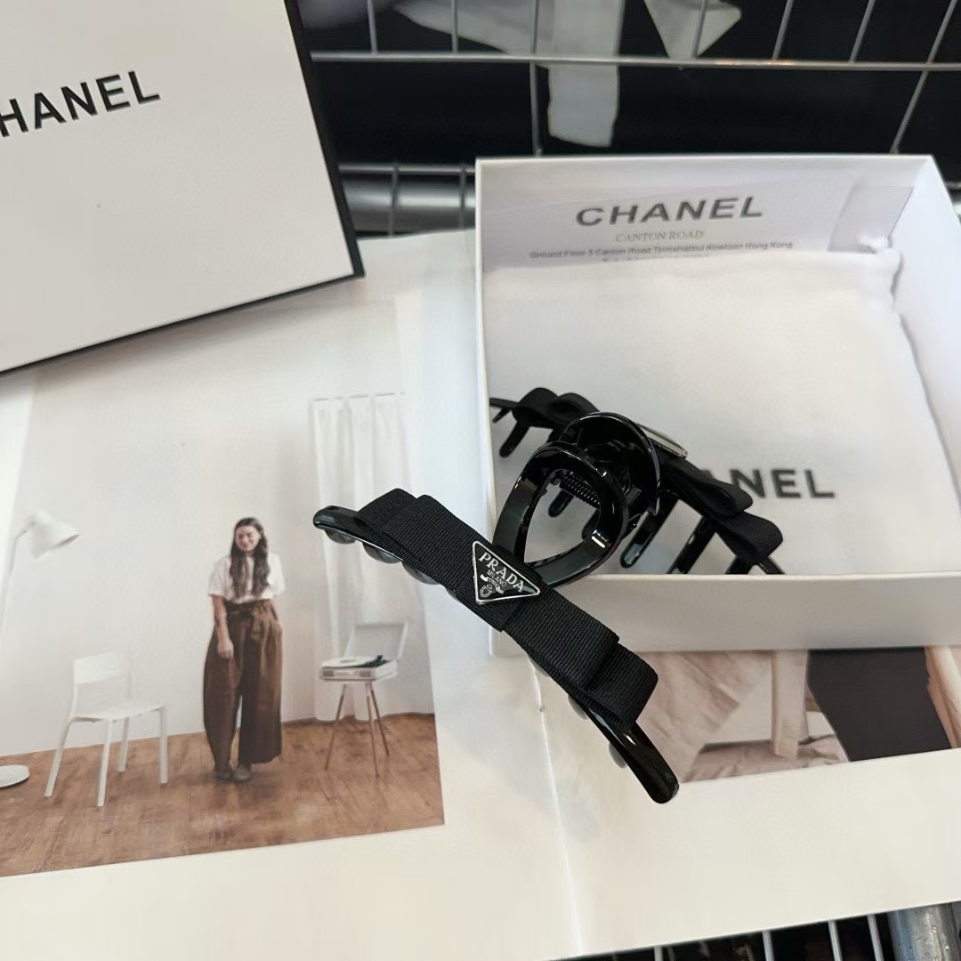 PR4DA トライアングルロゴ ヘアクリップ【50％割引+送料無料】