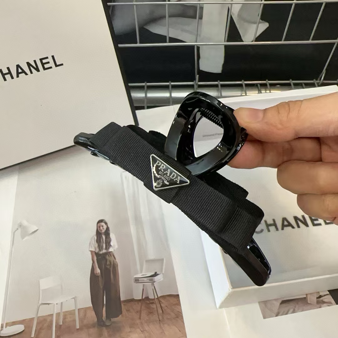 PR4DA トライアングルロゴ ヘアクリップ【50％割引+送料無料】