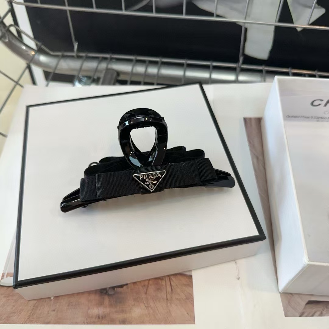 PR4DA トライアングルロゴ ヘアクリップ【50％割引+送料無料】