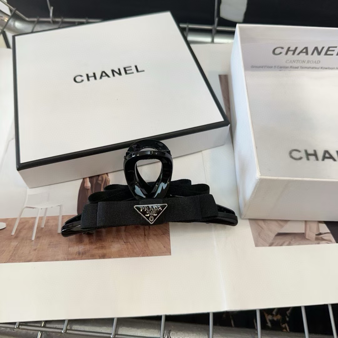 PR4DA トライアングルロゴ ヘアクリップ【50％割引+送料無料】