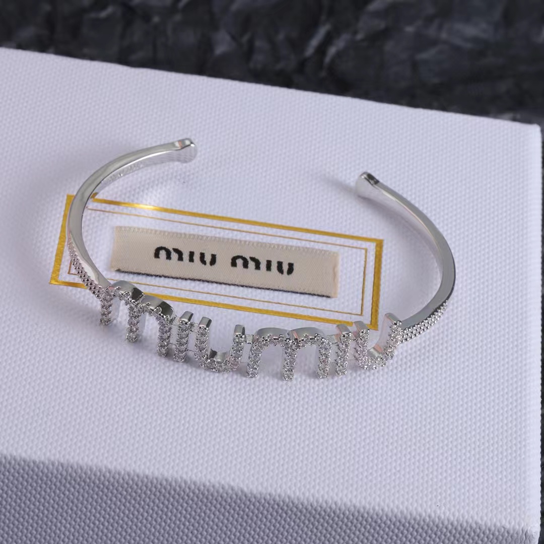 M1UM1U1 ダイヤモンドレターブレスレット【50％割引+送料無料】