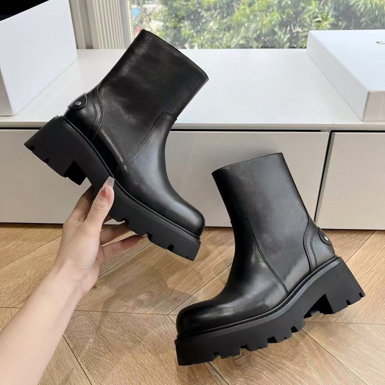 CEL1NE 上質な凱旋門シンプルショートブーツ【50％割引+送料無料】