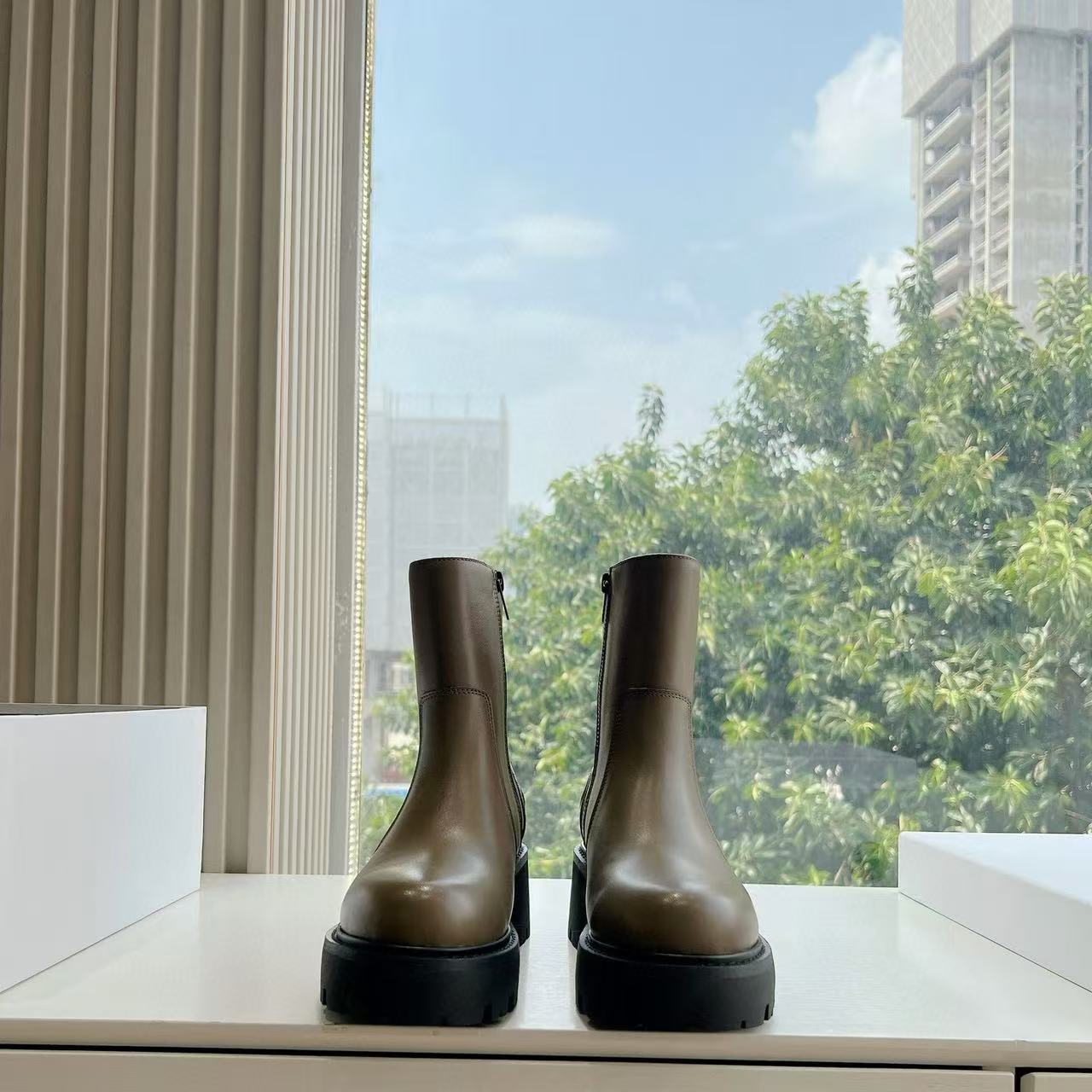 CEL1NE 上質な凱旋門シンプルショートブーツ【50％割引+送料無料】