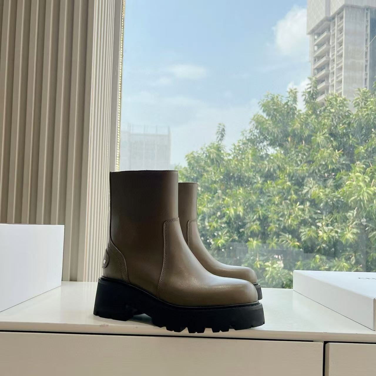 CEL1NE 上質な凱旋門シンプルショートブーツ【50％割引+送料無料】