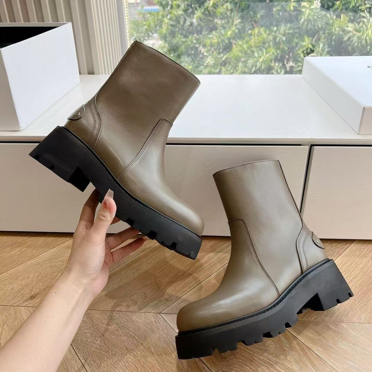 CEL1NE 上質な凱旋門シンプルショートブーツ【50％割引+送料無料】