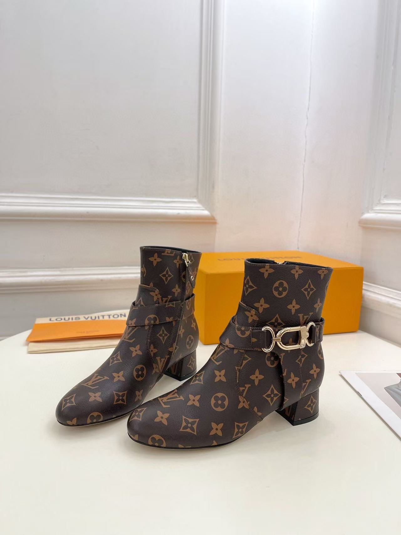 LV高品質メタルスプリングバックルブーツ【50％割引+送料無料】