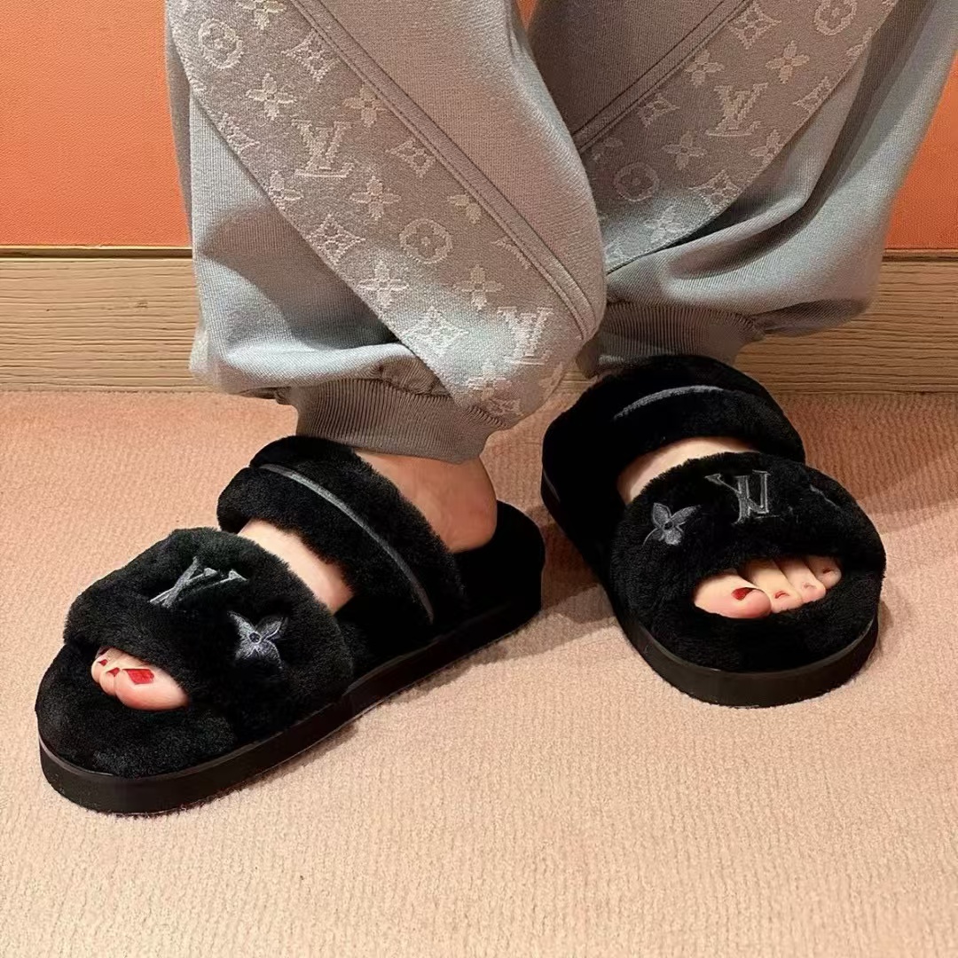 LV 高品質四つ葉のクローバーぬいぐるみスリッパ【50％割引+送料無料】