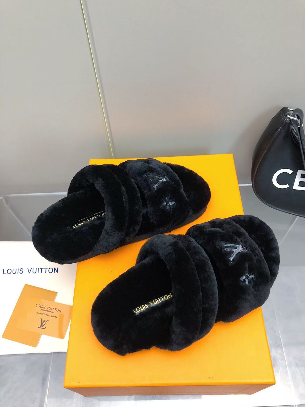 LV高品質ぬいぐるみスリッパ【50％割引+送料無料】
