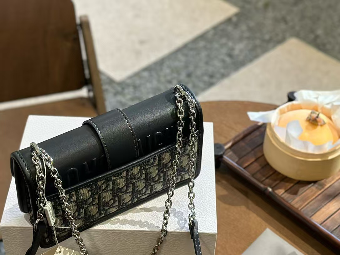 DI0R Montaigne老眼用クロスボディバッグ【50％割引+送料無料】